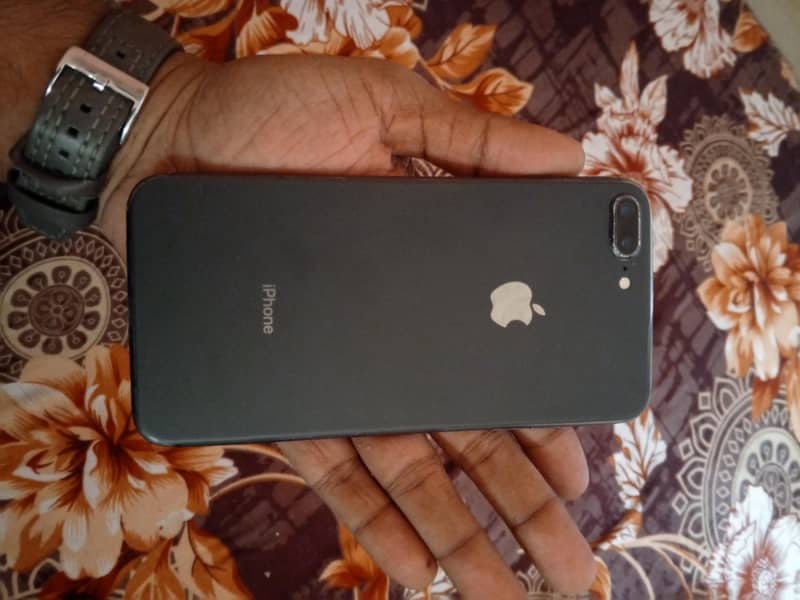 Apple iPhone 8 Plus 4