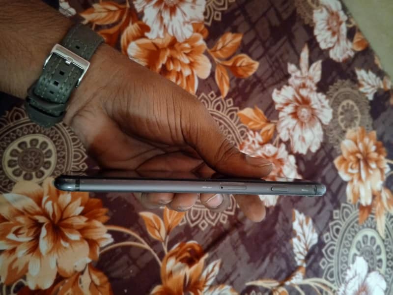 Apple iPhone 8 Plus 5