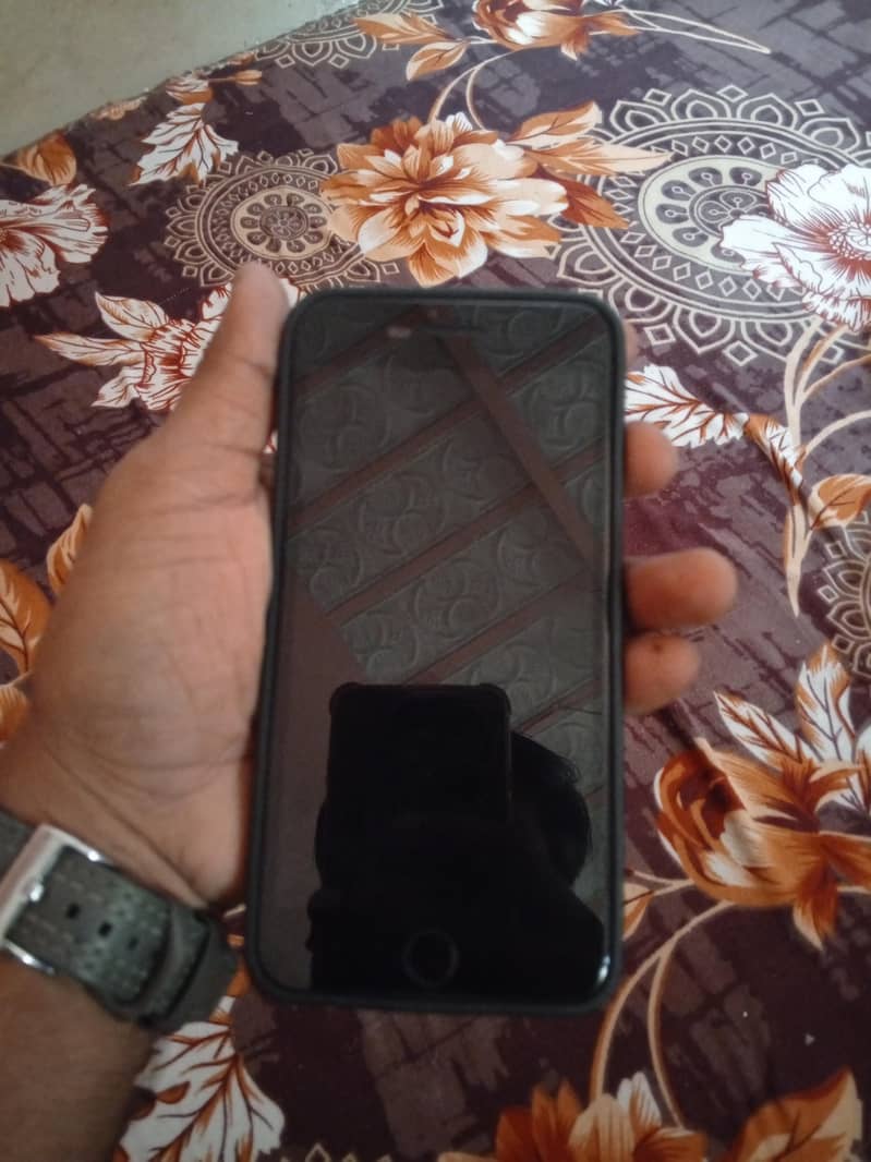Apple iPhone 8 Plus 6