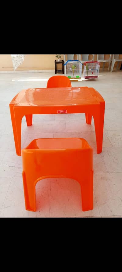 study table with 2 chairs for children like new 03122488777