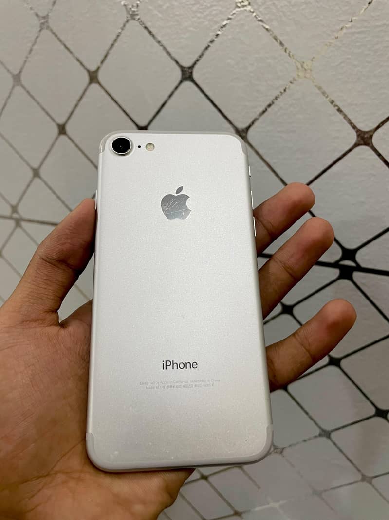 Apple iPhone 7 0