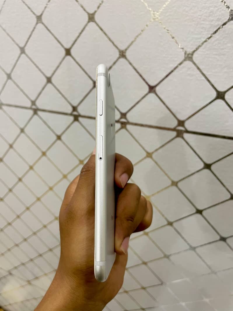 Apple iPhone 7 3