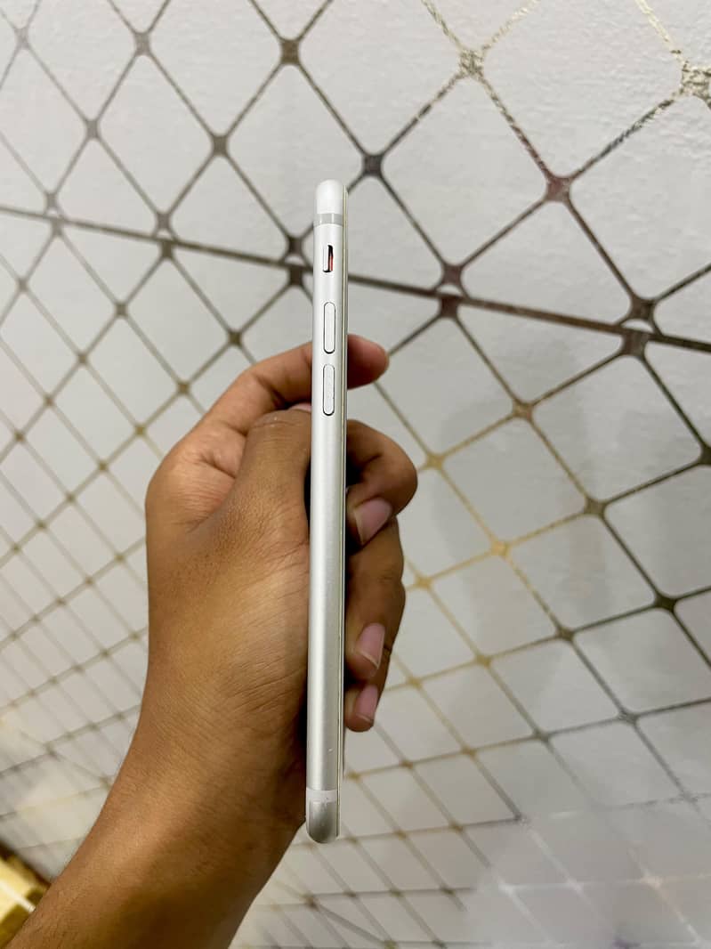Apple iPhone 7 4