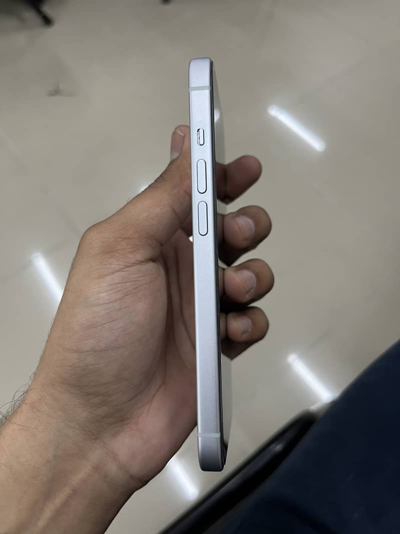 Apple iPhone 15 2