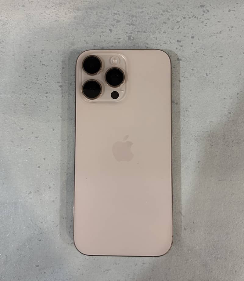 Apple iPhone 16 Pro Max 1