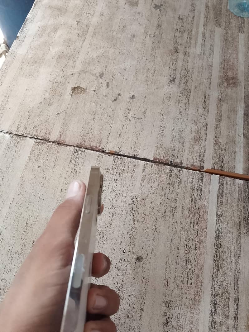 Apple iPhone 13 Pro Max 4