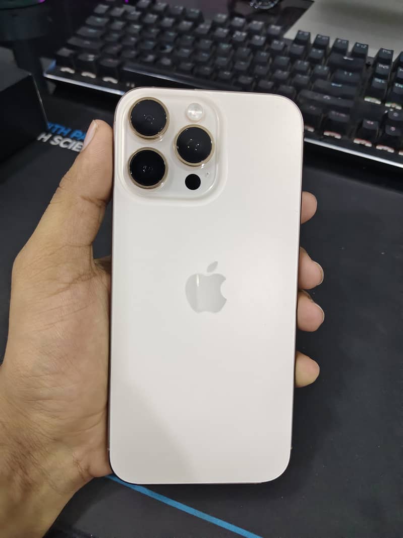 Apple iPhone 16 Pro Max 1