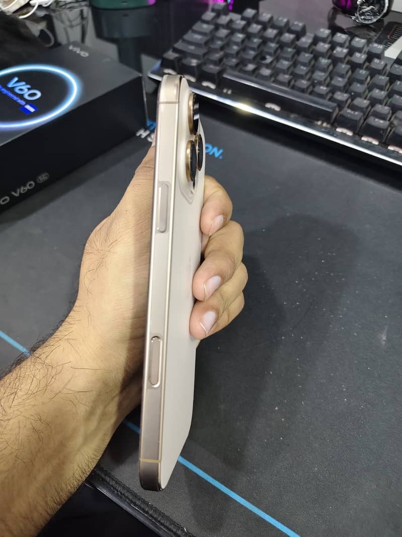 Apple iPhone 16 Pro Max 4