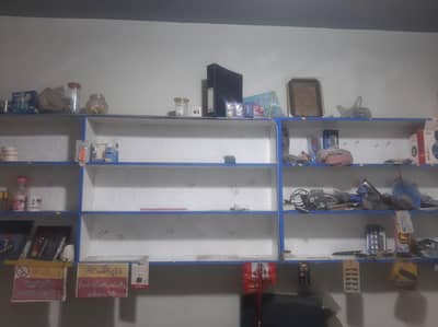 WALL RACKS AND COUNTER