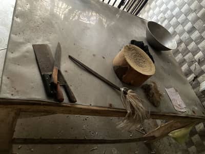 Hens wood table with iron sheet
