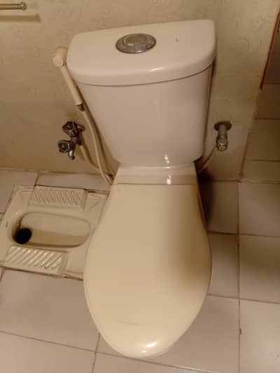 Porta English Seats and Vanity