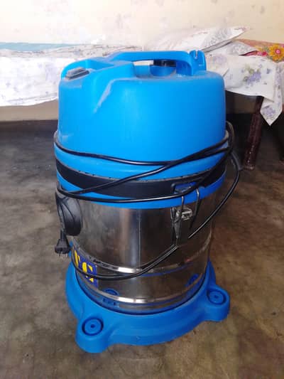 wet and dry weccum cleaner. like brand new.