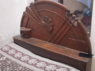 Bed/Dressing table/showcase