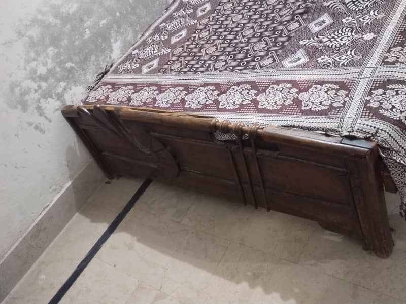 Bed/Dressing table/showcase 2