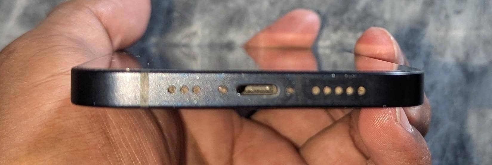 Apple iPhone 12 6