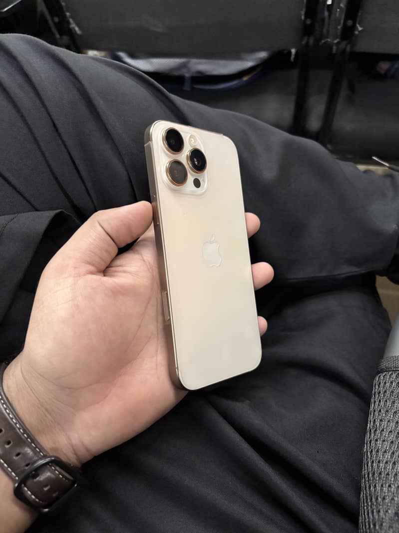 Apple iPhone 16 Pro Max 1