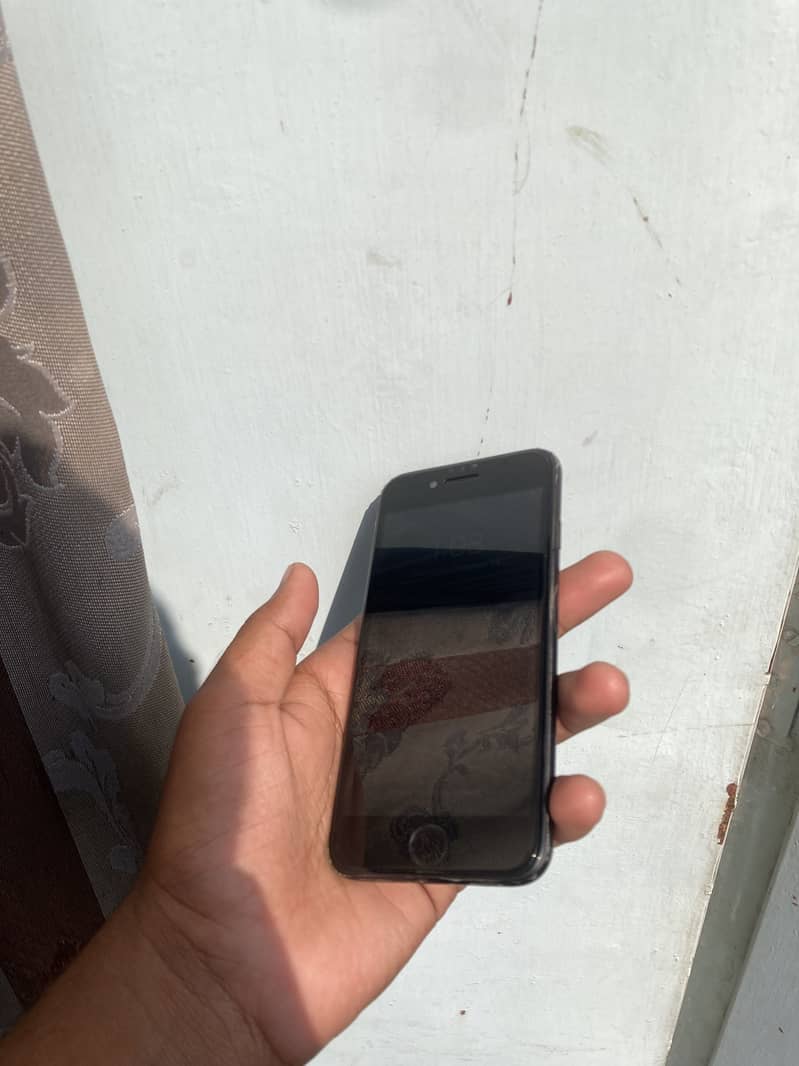 Apple iPhone 7 3