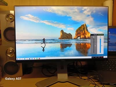 Dell 24inch borderless 1080p resulation  with original hydraulic stand