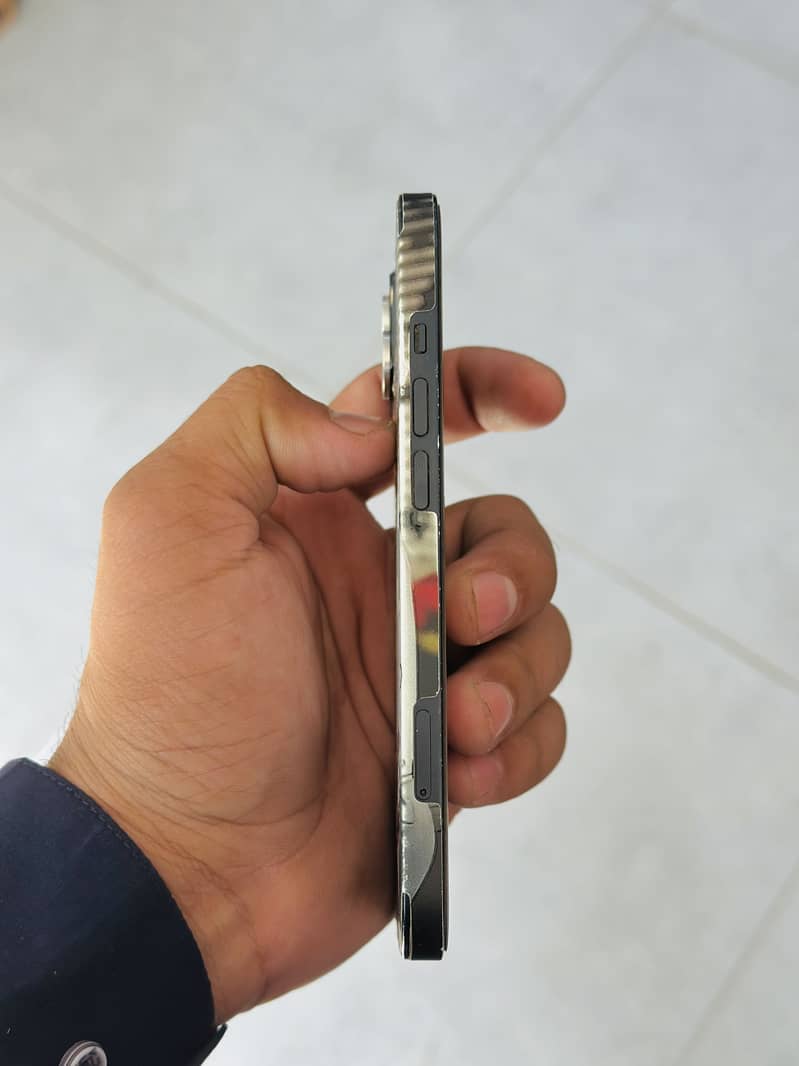 Apple iPhone 13 7