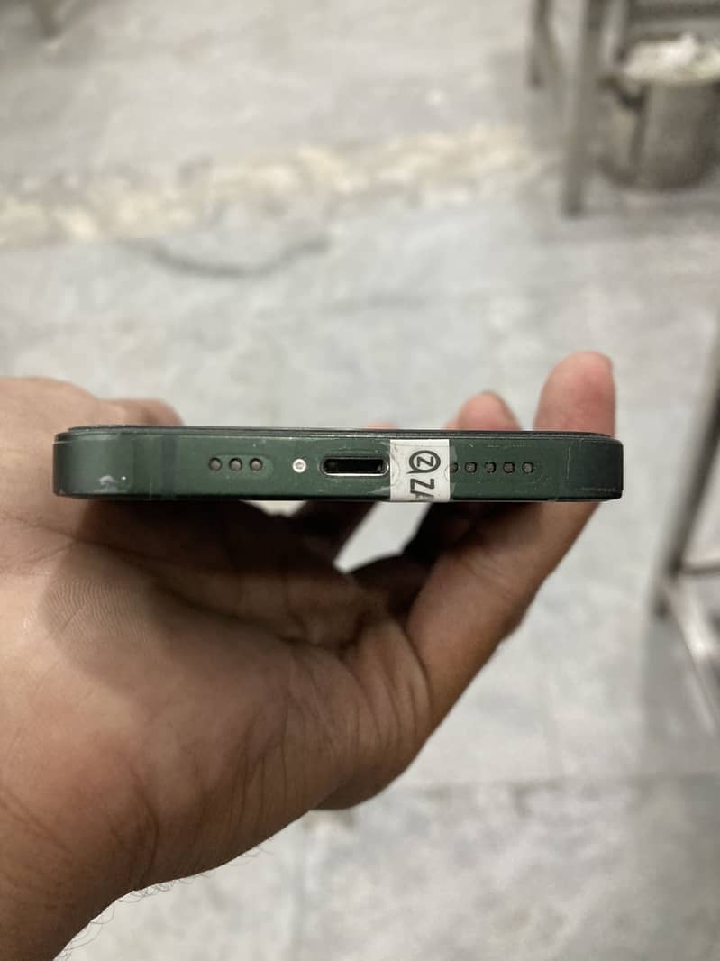 Apple iPhone 13 3