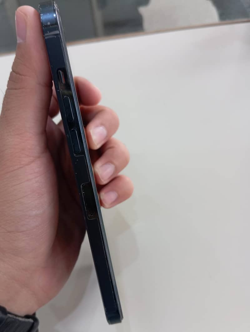 Apple iPhone 12 Pro Max 4