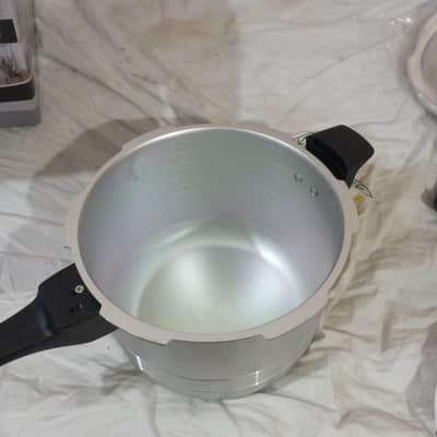 Pressure Cooker for Sale  Description: