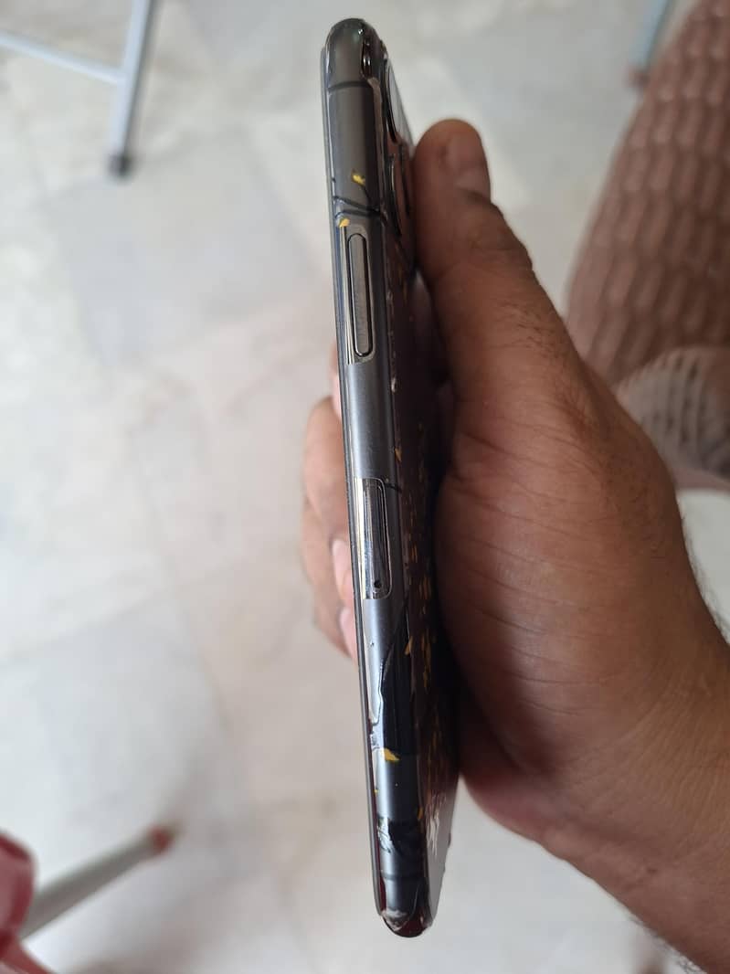 Apple iPhone 11 Pro 2