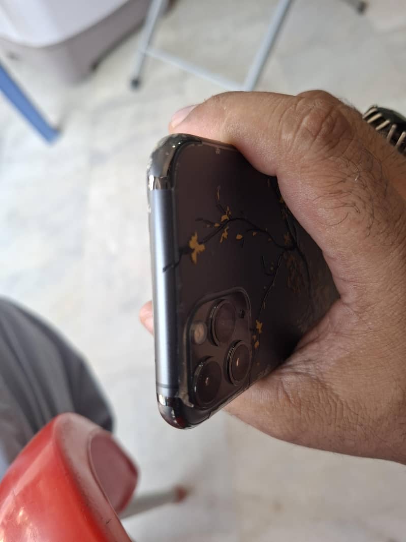 Apple iPhone 11 Pro 3