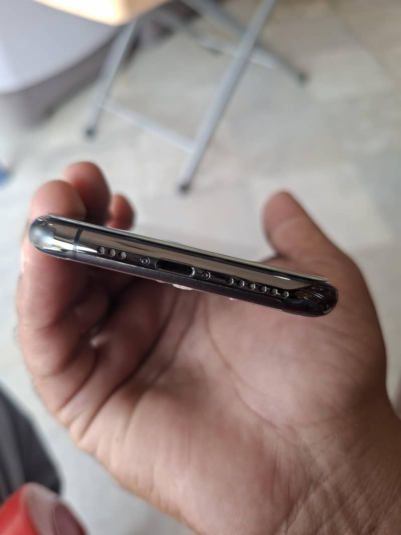 Apple iPhone 11 Pro 4
