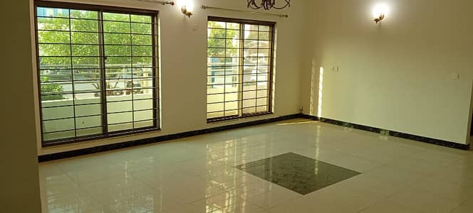Ground floor Apartment in Askari 10-F Block for Rent