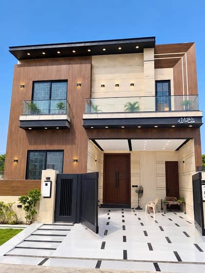 10 Marla Ultra Modern House Double Heighted View