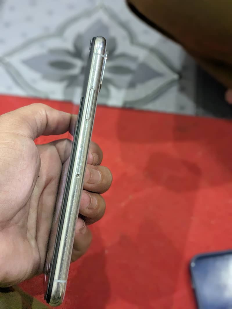 Apple iPhone X 3
