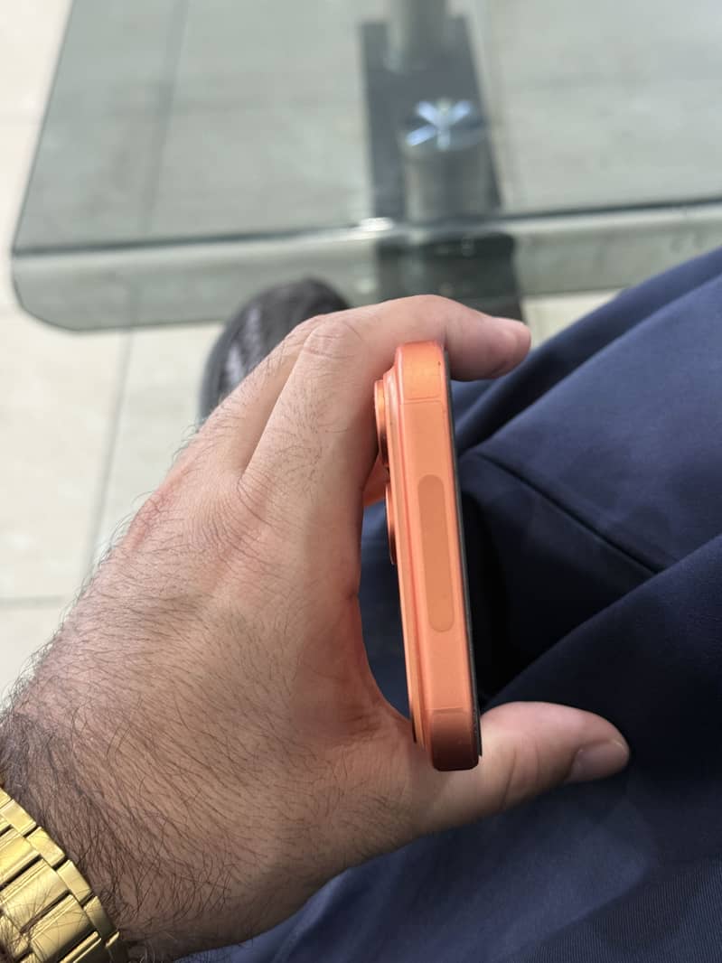 Apple iPhone 17 Pro Max 4