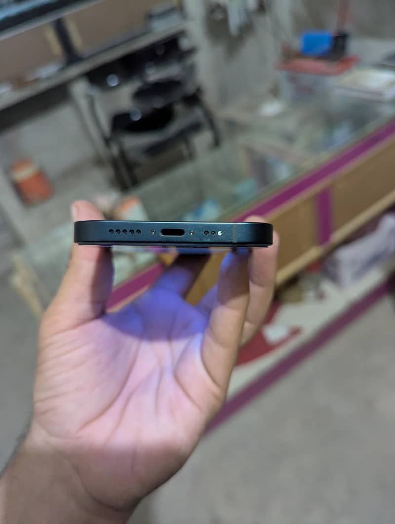 Apple iPhone 13 2