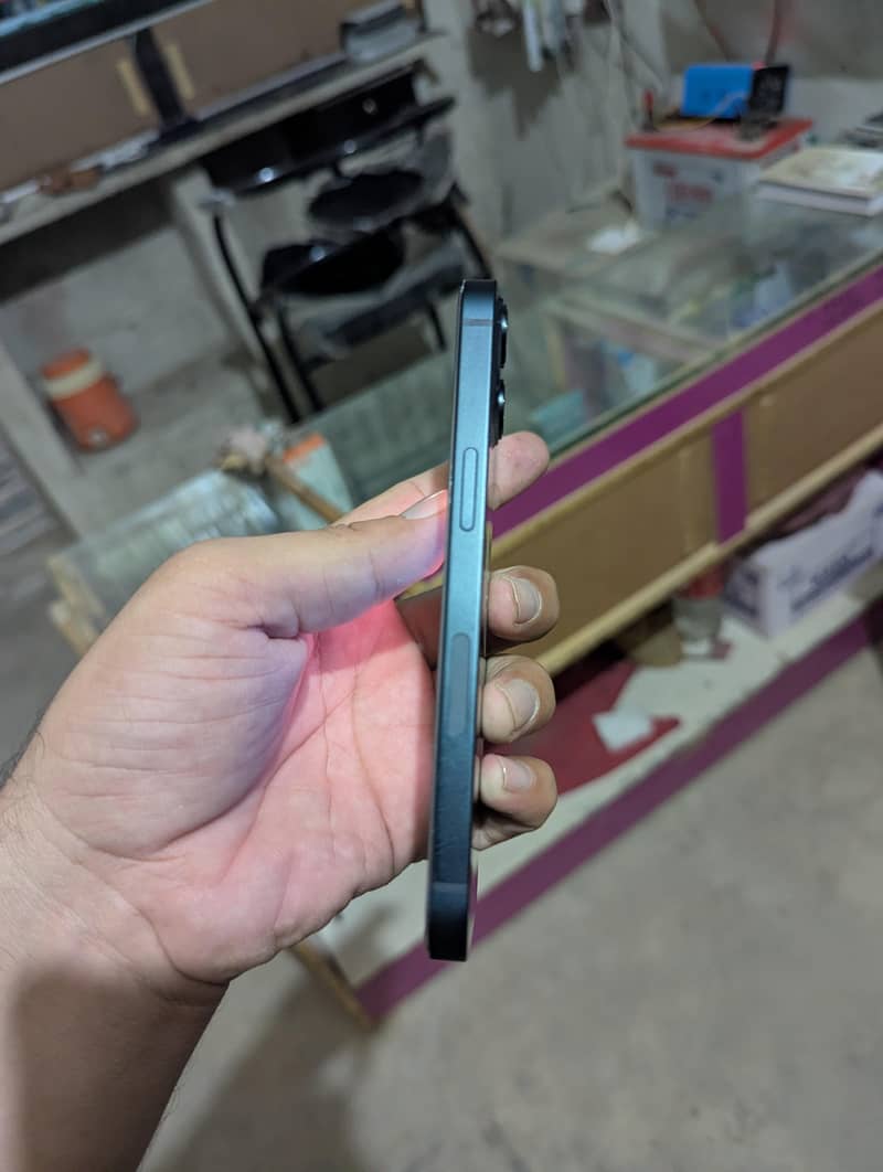 Apple iPhone 13 3