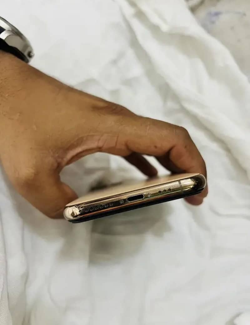 Apple iPhone 11 Pro 4