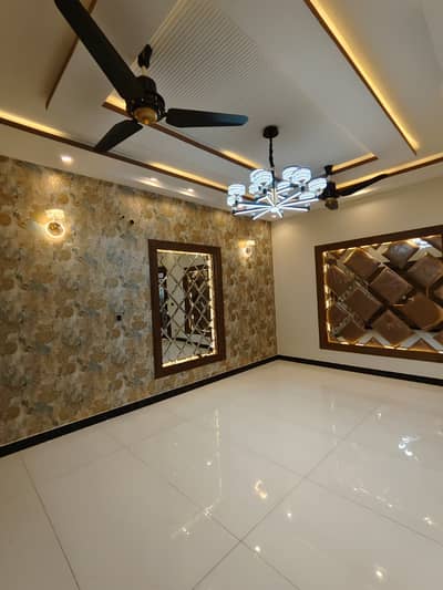 10 Marla good looking house