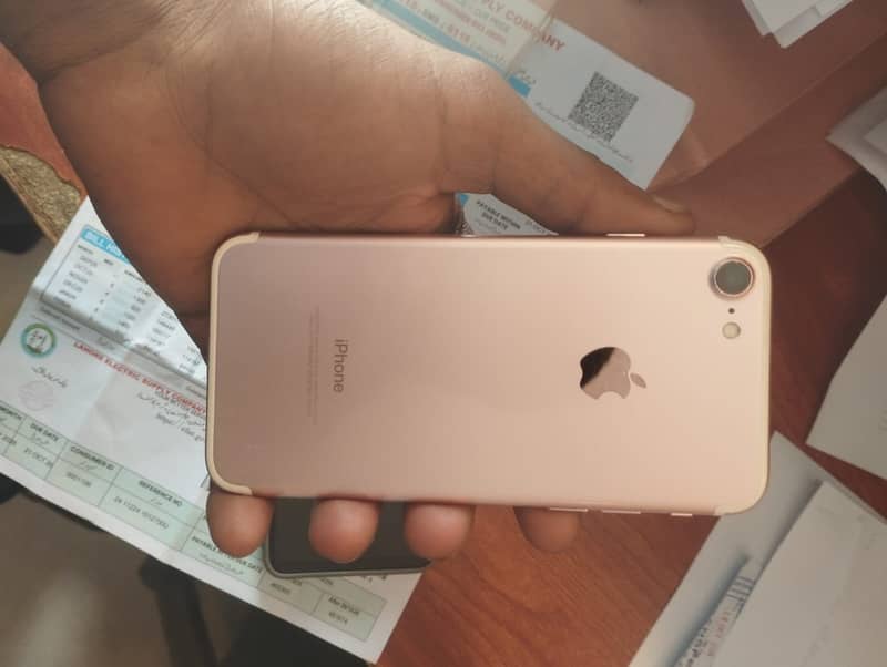 Apple iPhone 7 0