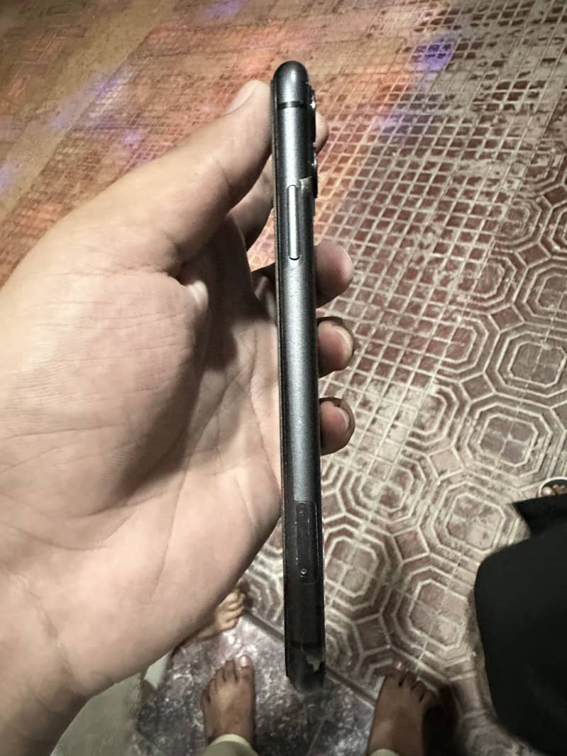 Apple iPhone 11 0