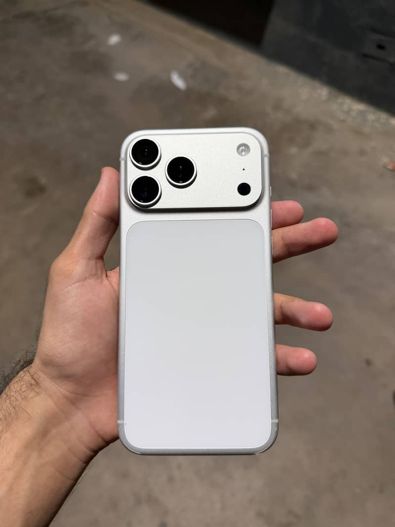 Apple iPhone 17 Pro Max 0