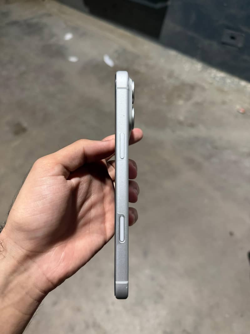 Apple iPhone 17 Pro Max 3