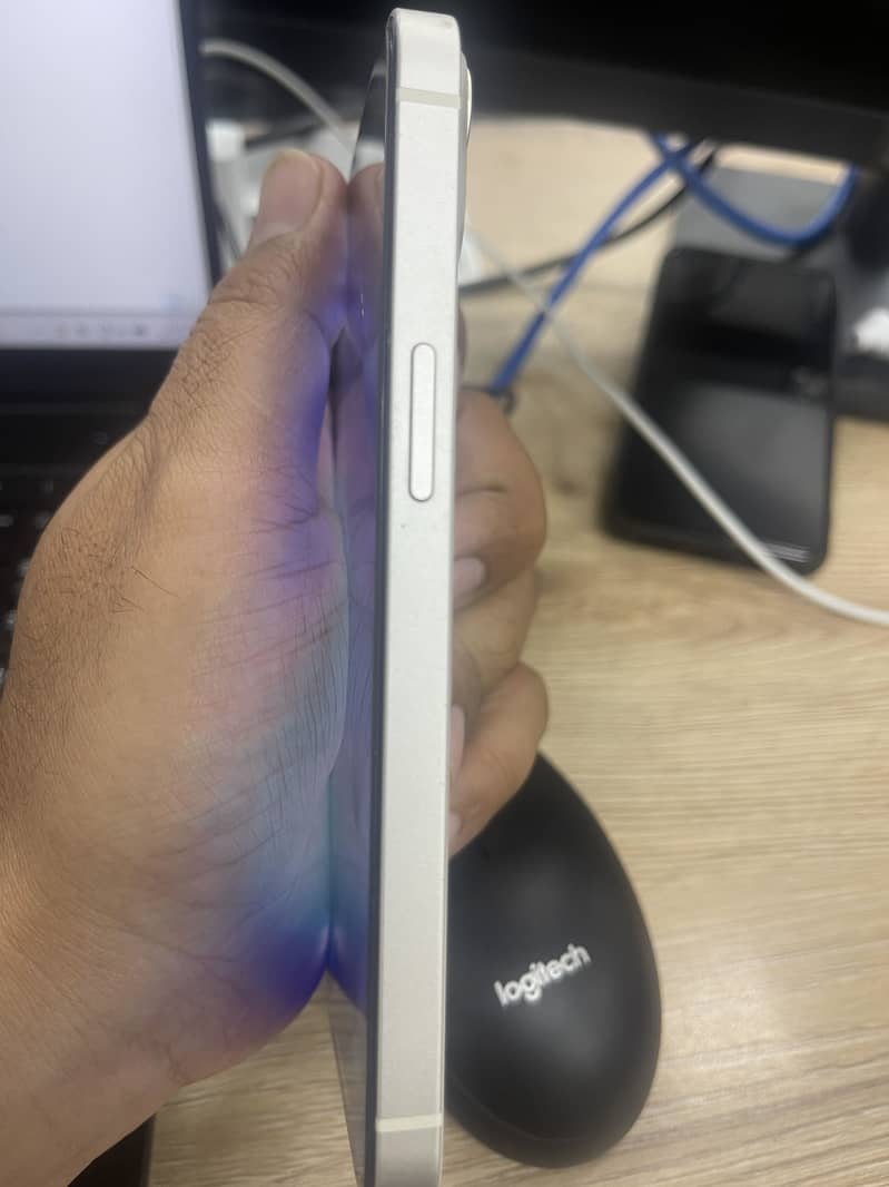 Apple iPhone 13 2