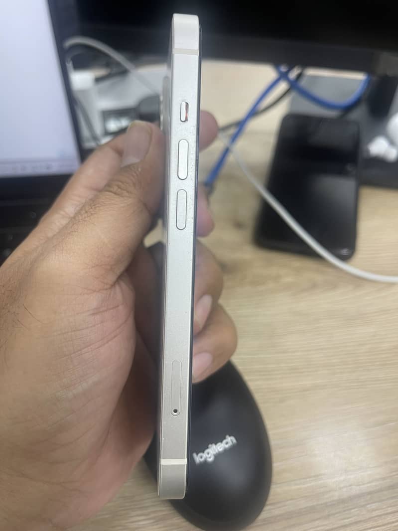 Apple iPhone 13 4