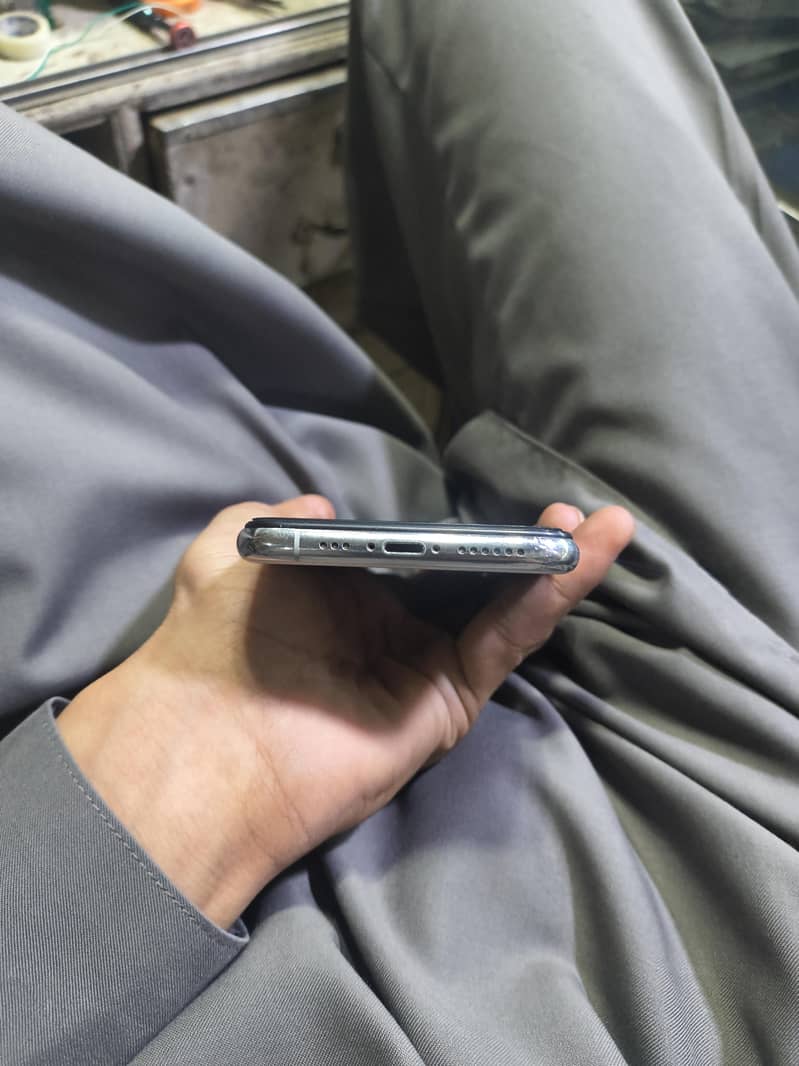 Apple iPhone 11 Pro 2