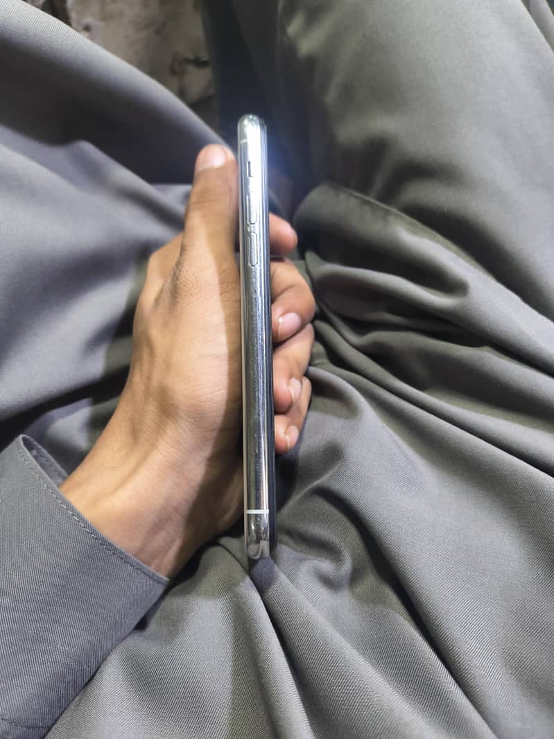 Apple iPhone 11 Pro 3