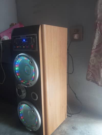 Sounds speakers