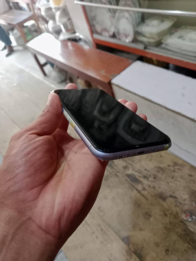Apple iPhone 11 6