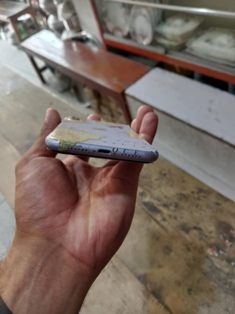 Apple iPhone 11 7