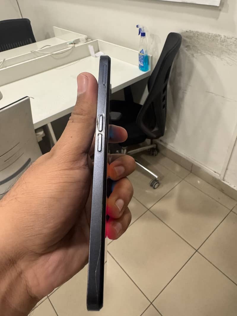 Realme C35 4