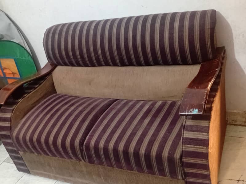 7 seater sofa. 0